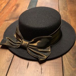 Black felt hat with olive green band